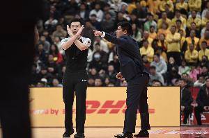 榜一大哥！山西男篮本赛季已经累计被罚8次 缴罚金26万元